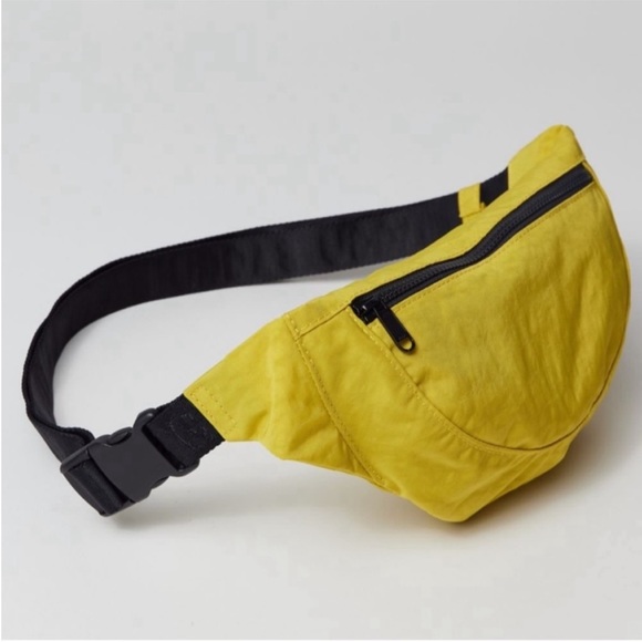 BAGGU Handbags - NWT. Baggu Crescent Fanny Pack. NEW